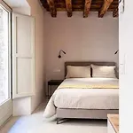 Velo Vern 1- Beautiful New 2 Bed Ensuite Apartment *