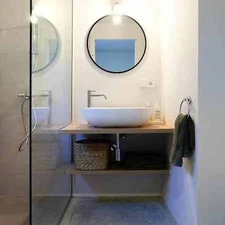 Velo Vern 1- Beautiful New 2 Bed Ensuite خيرونا