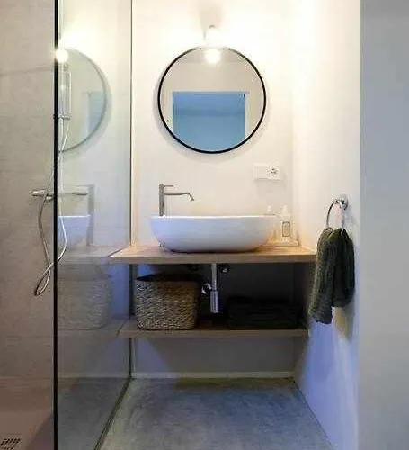 Velo Vern 1- Beautiful New 2 Bed Ensuite Girona